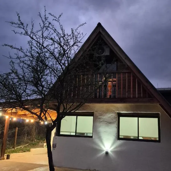 Cabaña Flor de Aromo: Villa Los Aromos şehrinde bir otel