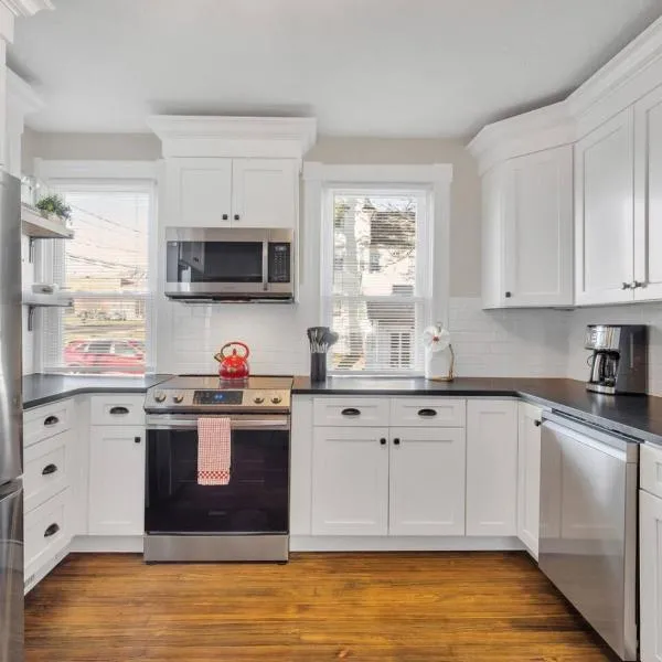 Prime West Hartford Center: Timeless Charm, viešbutis mieste Vest Hartfordas