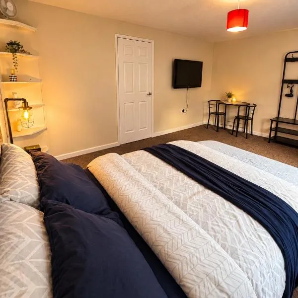 Budget Rooms - Shared Kitchen & Bathroom - Washing Machine - Wifi - Free Car Park - Breakfast to go: Peterborough şehrinde bir otel