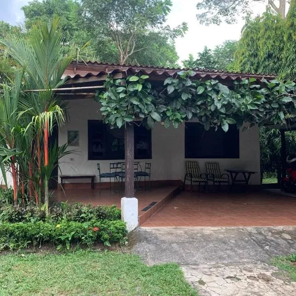 Hotel La Villa, hotell i Retalhuleu