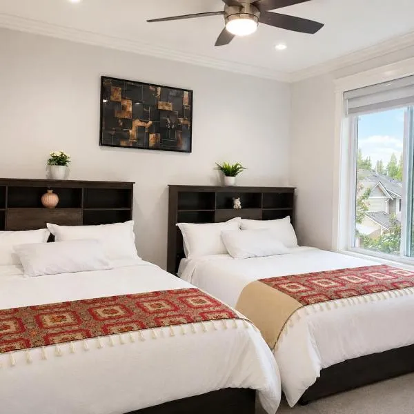 Bright Luxury 2 Queen beds for 4 guests with Ensuite bath & Cozy Guest Rooms for 2 guests, hotel u gradu 'Surrey'