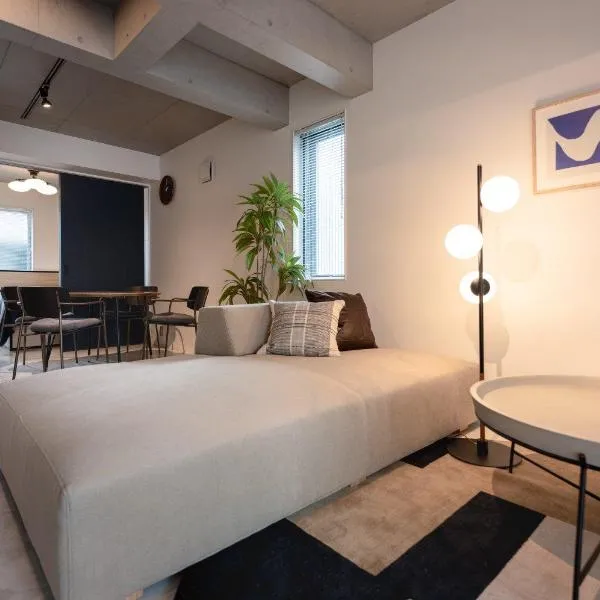 LUXE Minami Aoyama - 一部客室家具リニューアル, hotel in Tokyo