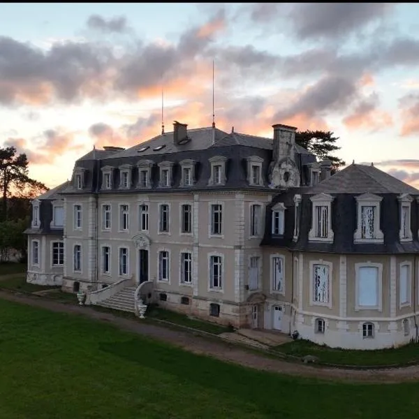 Gîte du Parc - Château de la Bouchatte: Chazemais şehrinde bir otel