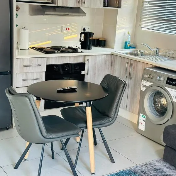 Cozy One-bedroom Apartment near GrandPalm Resort Block 5, Gaborone, Botswana, hotel u gradu Mogoditshane