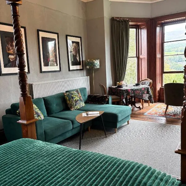 Cader en suite at Pen Y Coed Hall exclusive Luxury Hot Tub, hotel sa Dolgellau