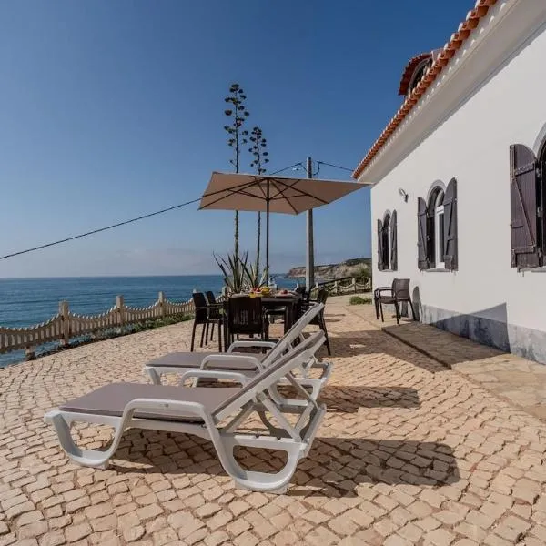 Atlantic Ocean Villa - 4 bedrooms - Ocean front, hotell i São Pedro da Cadeira