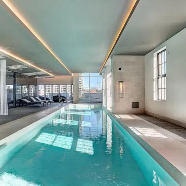 Viesnīca Exquisite two bedroom&bathroom downtown Condo with pool and free parking Monreālā