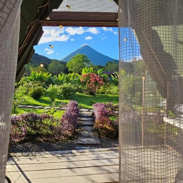Flora Glamping de Abuela: Fortuna şehrinde bir otel