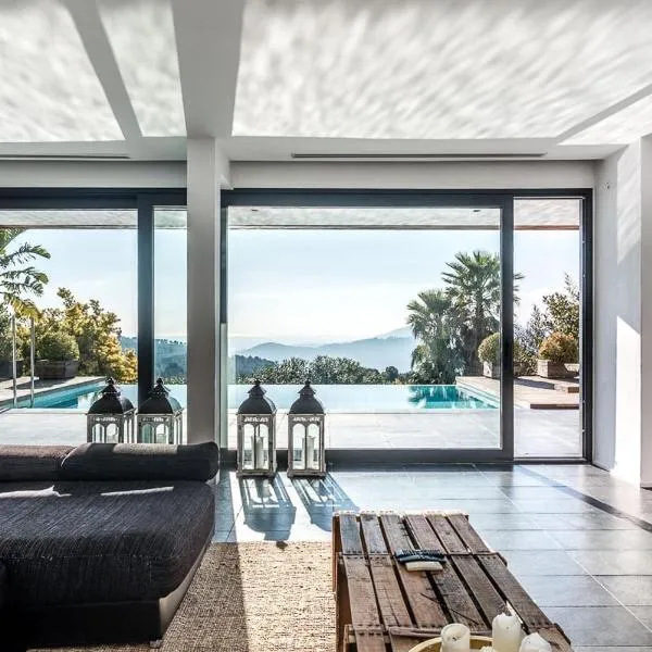 Villa Barcelona Infinity Pool Panoramic Views, hotel em Pallejá