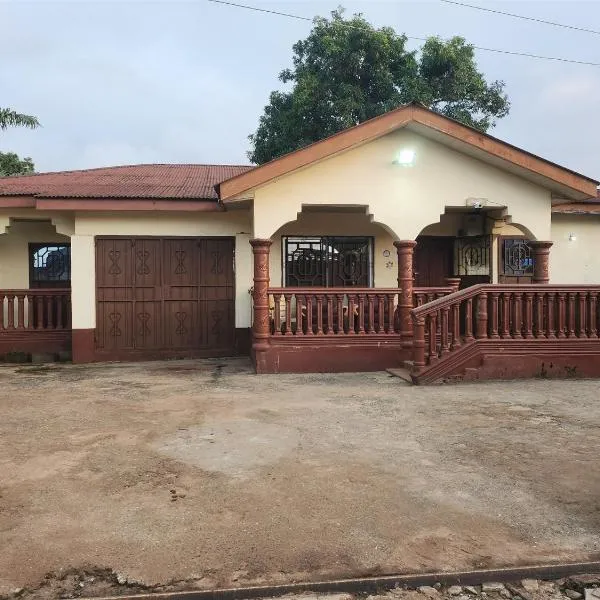 Yogi Guesthouse Near Lungi Airport, ξενοδοχείο στη Φρίταουν