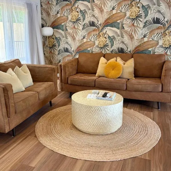 Ba Nahan Ochre - Stylish Space, Close to the Beach - Half Duplex, hotel v destinaci Port Douglas