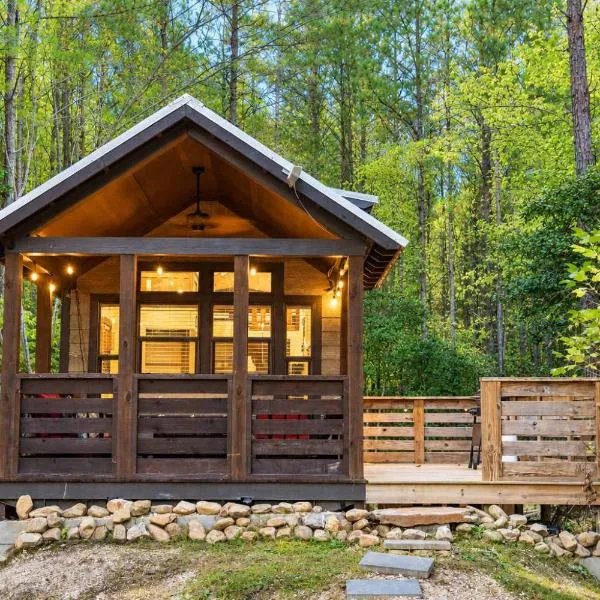 Firefly at Mentone with Hot Tub & Internet, hotel din Mentone