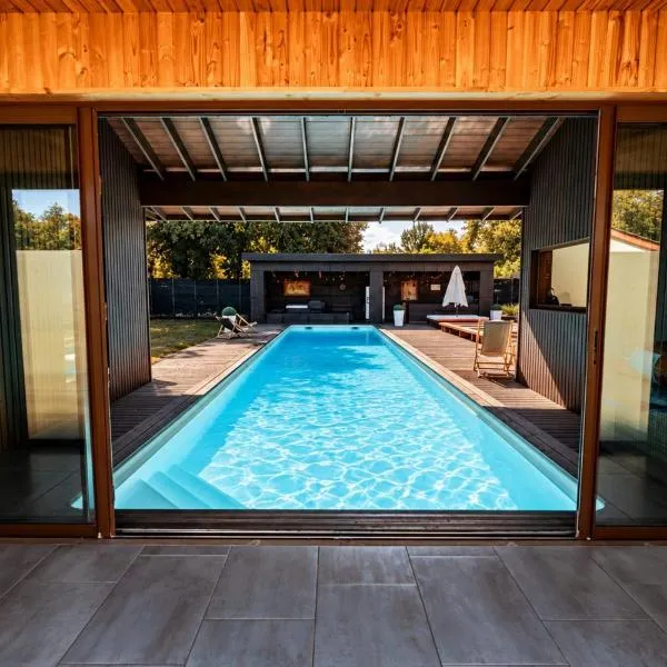 La Villa Cassiopée - 10 pers, hotel em Martillac