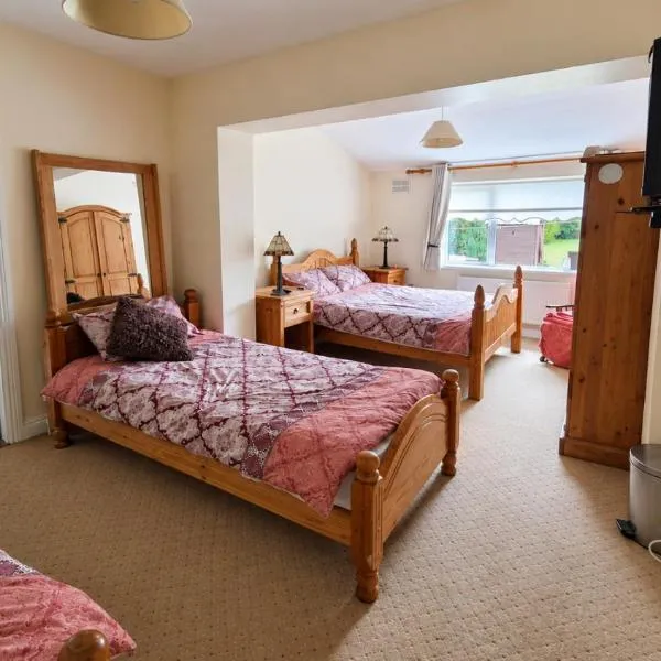 The Railway Lodge - 4 Bedrooms Sleeps 11 Pets Ok, hotel a Moate