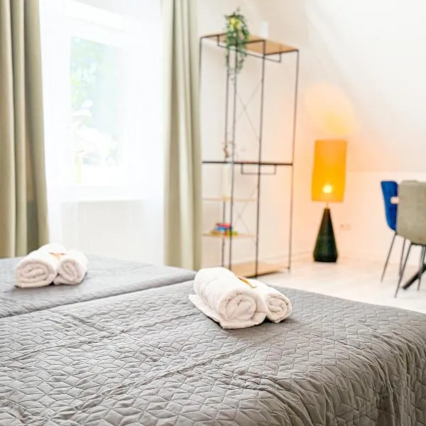 ImmoStay Stuhr - 2 Apartments mit Balkon, Wifi & Homeoffice, hotelli kohteessa Stuhr