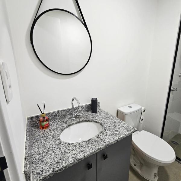 J07 Studio confortável para até 4 pessoas com metrô há 250metros próximo ao Centro - Foto 3