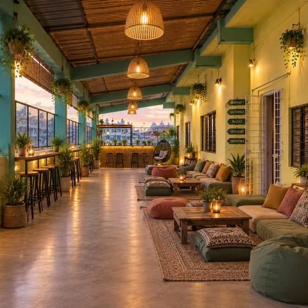 Roamigos Travellers Hostel, hotelli kohteessa Guwahati