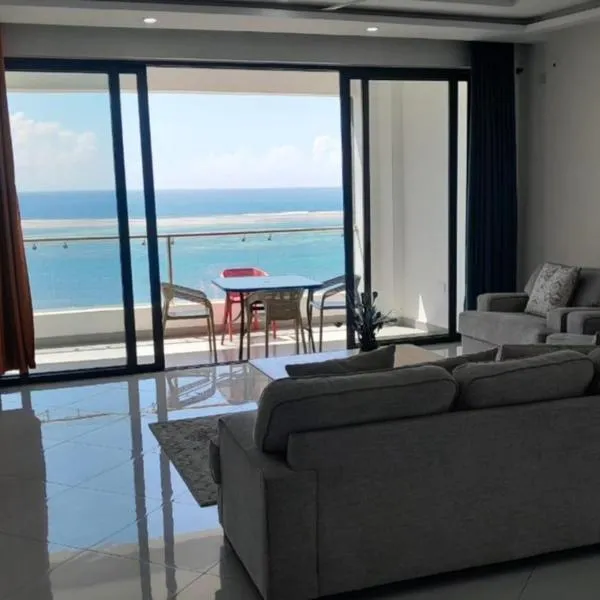 Oceanview Oasis homestay on Third avenue beach apt -nyali, hotel di Mombasa