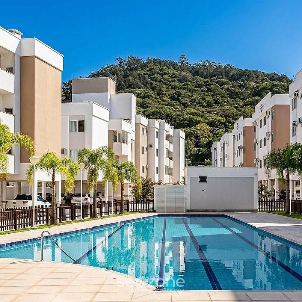 Apto. em Cond. c/ Piscina e Churrasq. RPC0208
