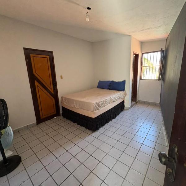 quarto simples com cama de casal, ventilador , tv , incluso café da manha - Foto 3