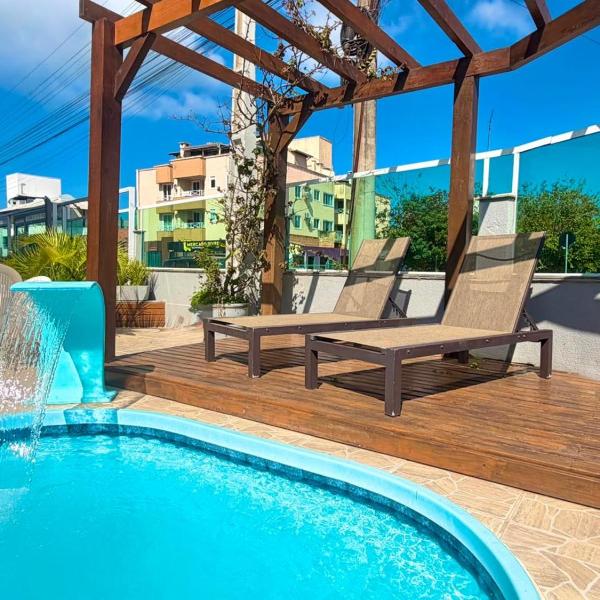 Casa Bombinhas com piscina 6 quartos e 7 baneheiros