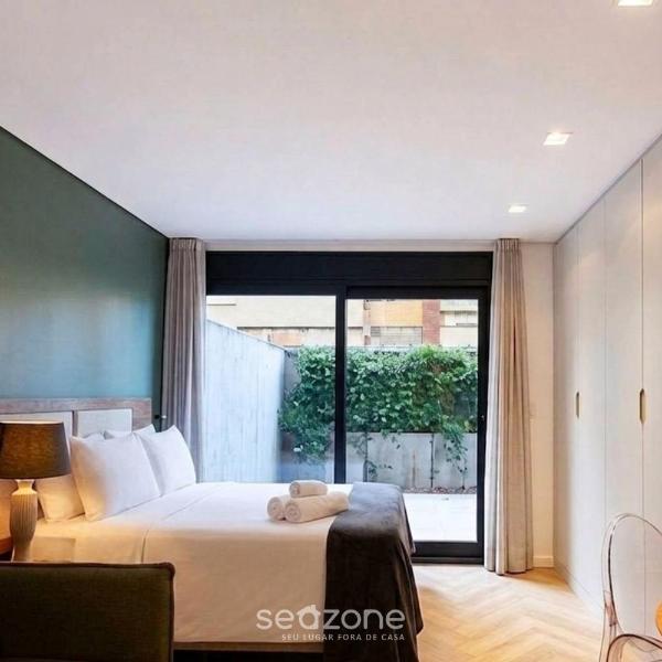 Studio em Cond. c/ Piscina e Vista Cid. MVE0204
