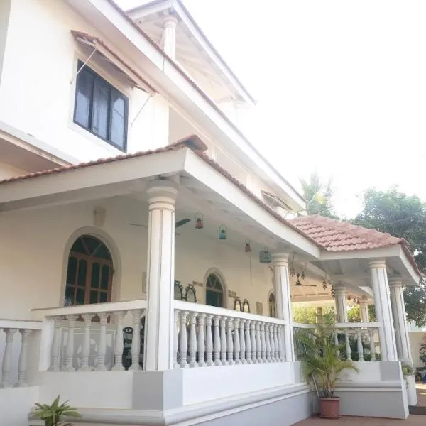 Villa Baywalk Goa - 200 meters from Morjim Beach, hótel í Morjim