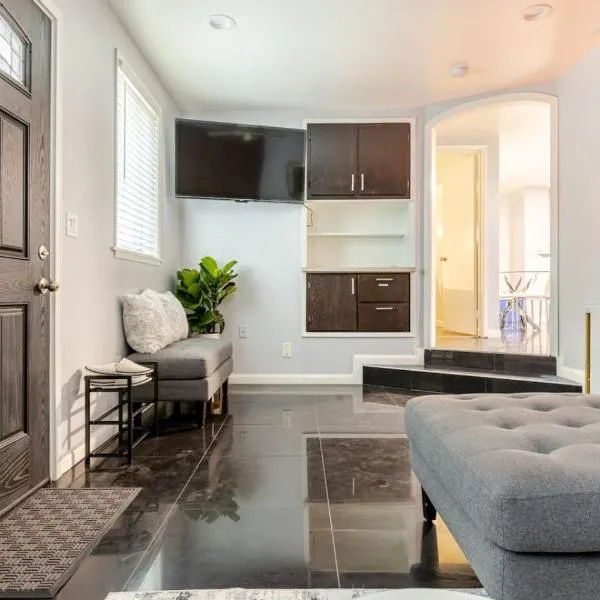 Quiet Victorian 2BR • Ping Pong Room • Free Parking • W/D, hotell i Oakland