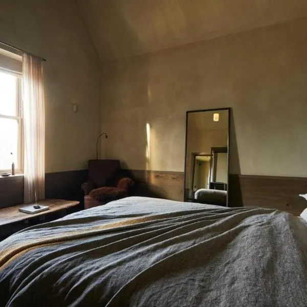The Coach House Lodges at Denton Reserve, hotel in Denton