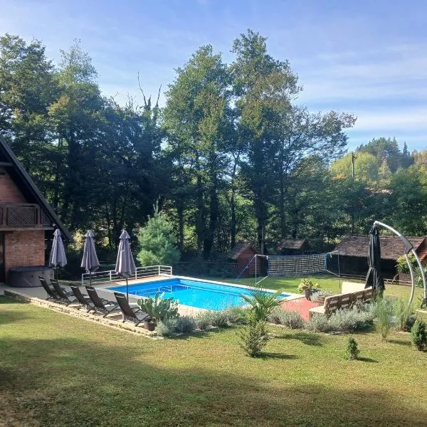 Dunja Cabin - Forest House with Pool, hotell sihtkohas Banja Luka