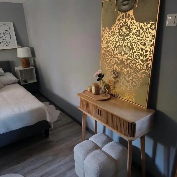 Home Apartman، فندق في Nagyesztergár