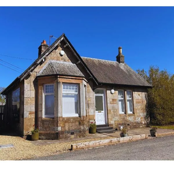 The Gatehouse, 2 bedroom detached cottage, hôtel à Beith