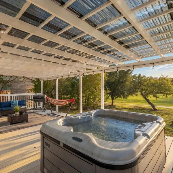 Lake & Golf Views Hot Tub Retreat, hotel a San Antonio
