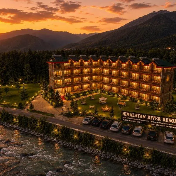 Himalayan River Resort, Manali #riverside #big private parking #scenic river & mountain view #open cafe #spacious room #big garden with campfire, hotell sihtkohas Manāli