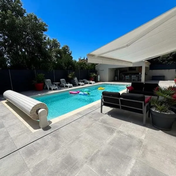 Charmante Maisonnette T3 avec Jardin Privé, hotell i La Motte-dʼAigues
