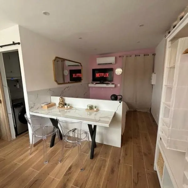Charmant Studio avec Clim, hotell i La Motte-dʼAigues