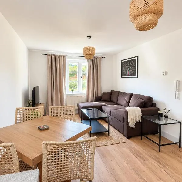 Cosy High street flat near Cotswolds, hotel v mestu Witney