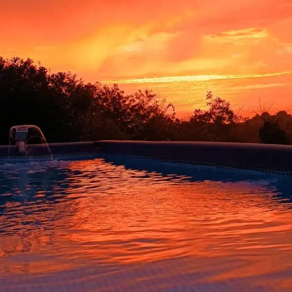 B&B TERRA DI COLLINA biker friendly-pool-sauna-jacuzzi: Montegrosso dʼAsti'de bir otel