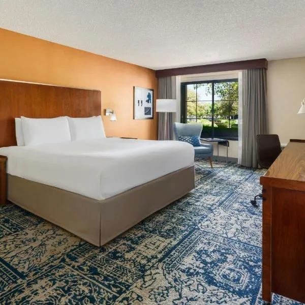 Four Points by Sheraton Pleasanton, отель в городе Плезантон