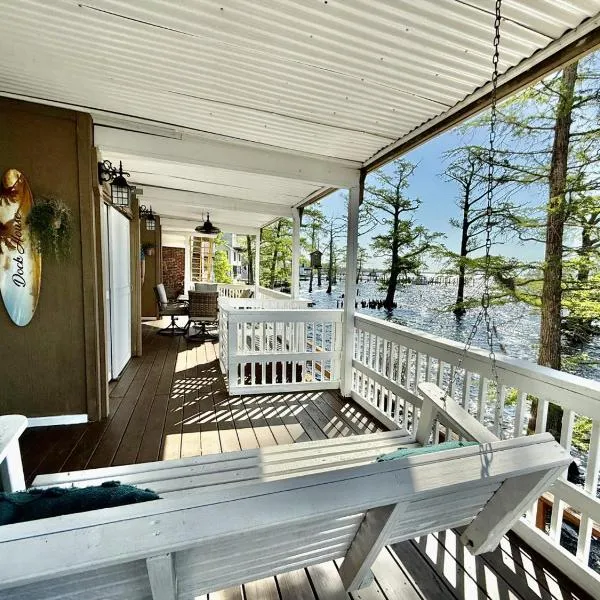 Downtown Waterfront Condo w Boat Slip & Deck, hotel in Elizabeth City