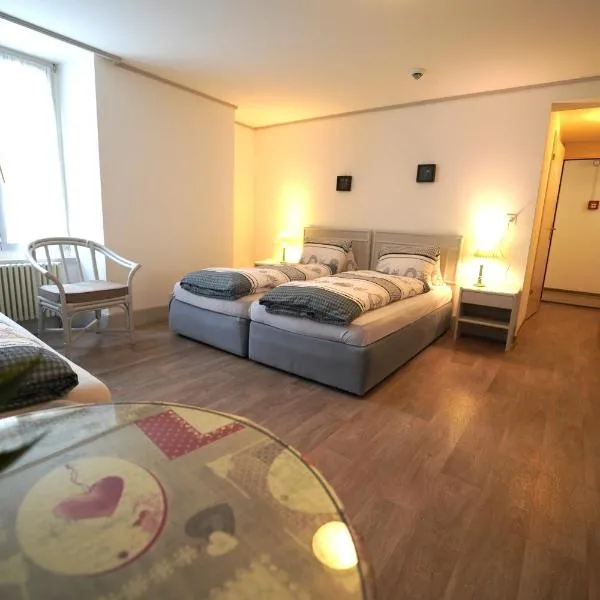 Därligen में, होटल Tripple Room with Bathroom.