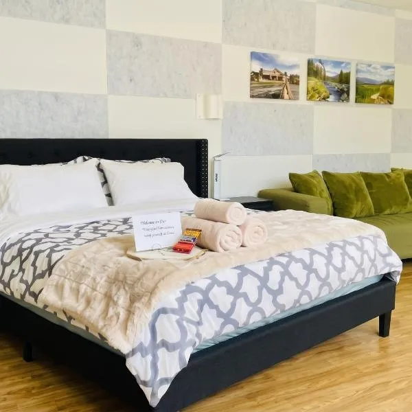 Private 2BR, 1BA with shared Kitchen in a House, Free Parking, 15 Min YVR, hotel em Richmond