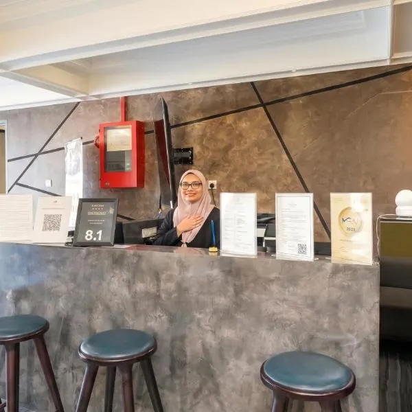 Swing & Pillows - Golden Roof Hotel Seri Iskandar, Ipoh, hotelli kohteessa Seri Iskandar