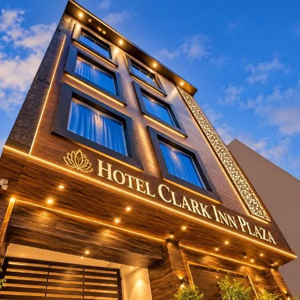 Clark IN Plaza Suites Hotel Terminel -3 Near Delhi Airport, hotel v mestu New Delhi