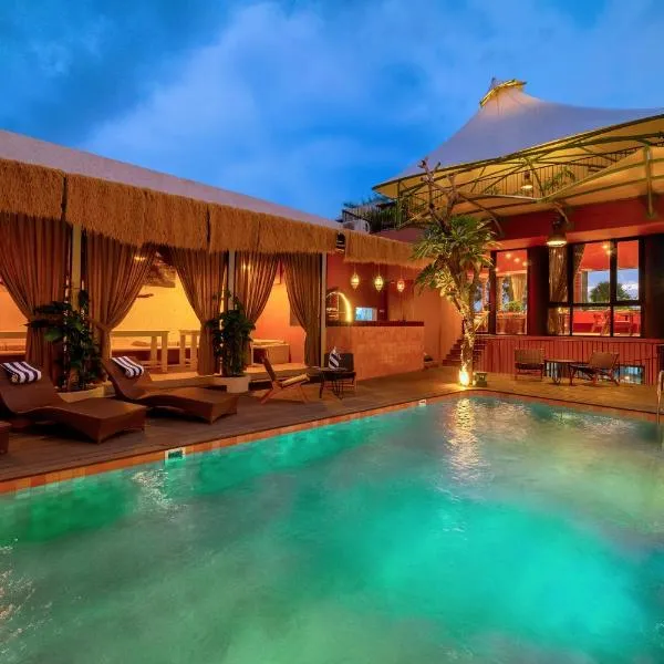 Pink Beach Coliving, hotel u gradu 'Labuan Bajo'