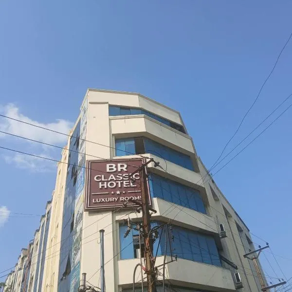 Hotel Br Classic - Banjara Hills X Road- Beside Paradise Biryani、ハイデラバードのホテル