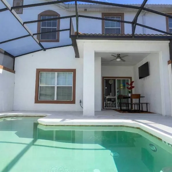 4BR Pool Home Near Disney at Storey Lake, Hotel in Kissimmee