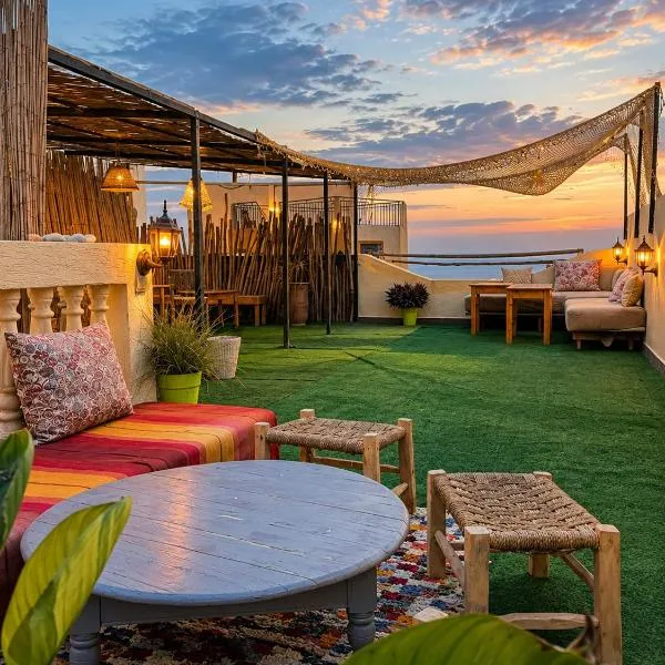 Eco Bay Surf Camp, hotell sihtkohas Aourir