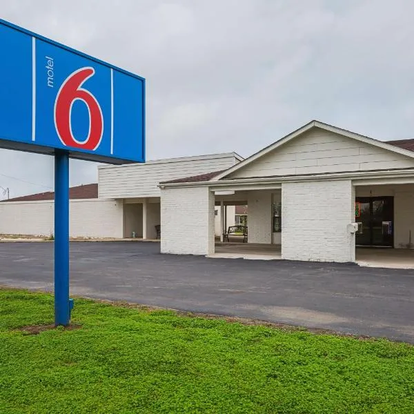 Motel 6-Madisonville, TX, hotel v destinaci Madisonville