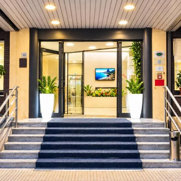 Hotel Touring, готель у місті Фальконара-Мариттіма